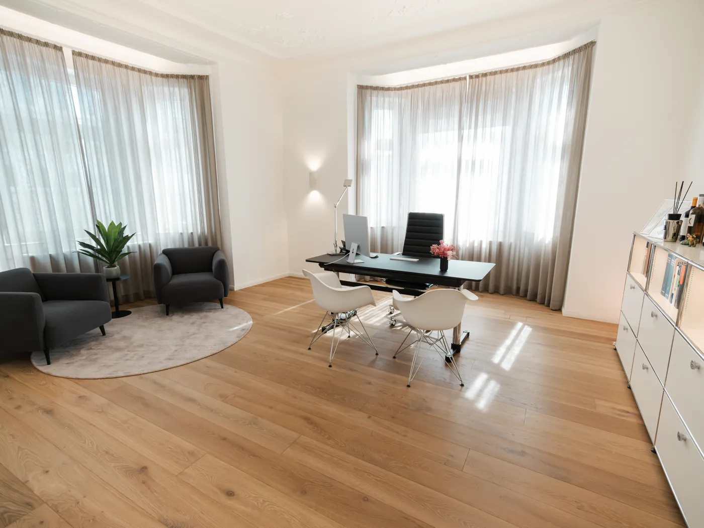 Sprechzimmer der Praxis Ästhetik am Isartor München — plastische und ästhetische Chirurgie am Isartorplatz
